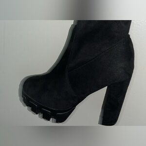 Women’s heel boots size 7